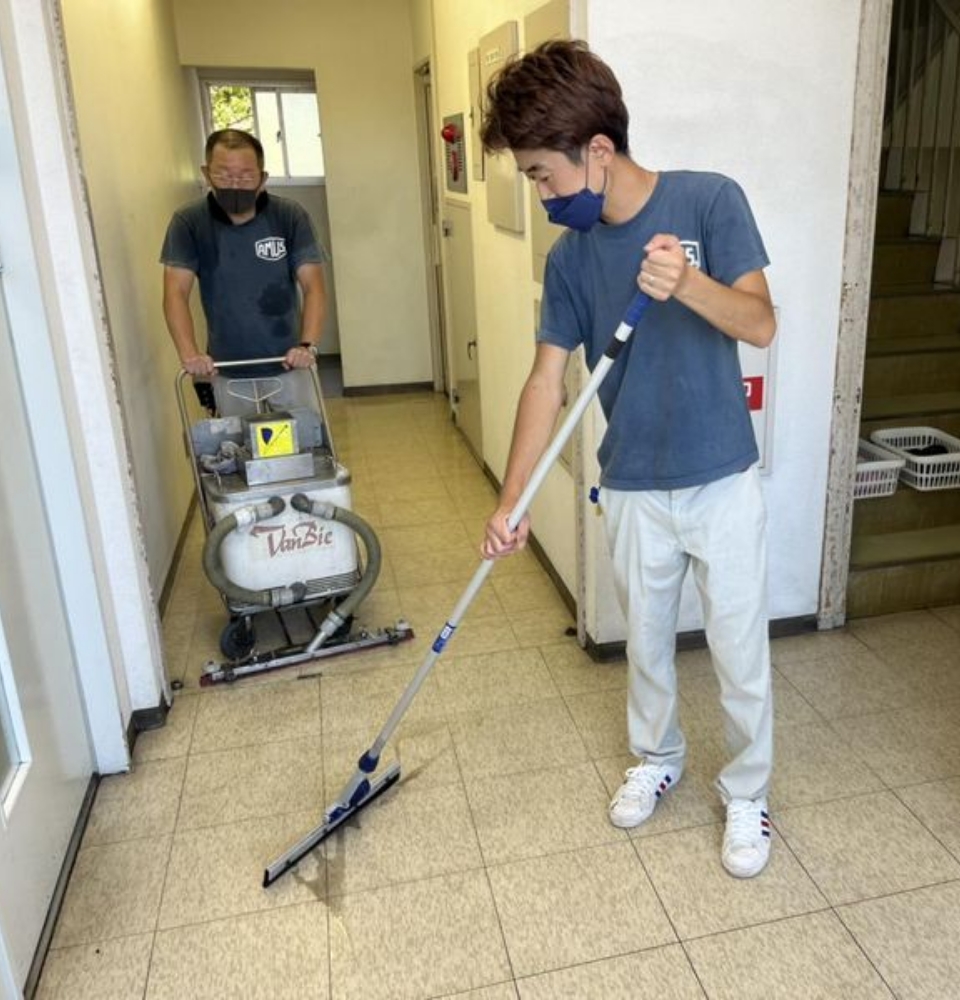 商業施設の床面清掃・メンテナンス作業